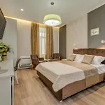 Royal Theatre And Apartamento Split