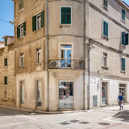 Royal Theatre And * Сплит