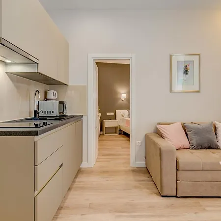 Royal Theatre And Апартаменты