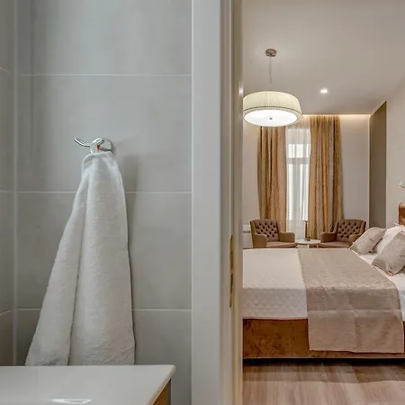 Royal Theatre And Апартаменты Сплит