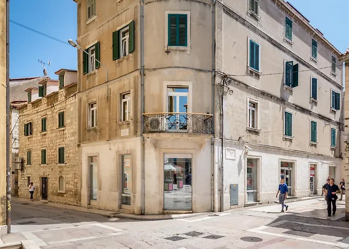 Royal Theatre And * Спліт