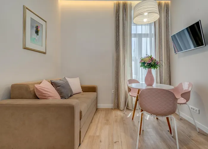 Royal Theatre And Апартаменти