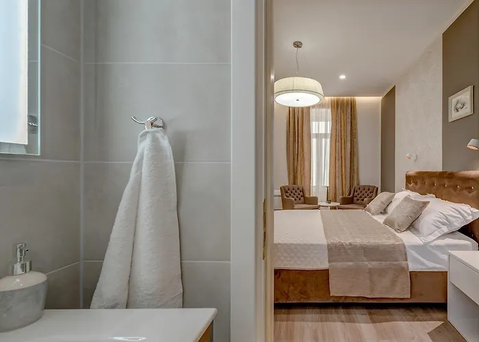 Royal Theatre And Апартаменти Спліт